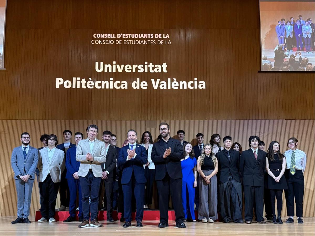 El rector da la bienvenida a las nuevas delegaciones del estudiantado y recuerda que “dudar sigue siendo clave para el progreso de nuestras sociedades”