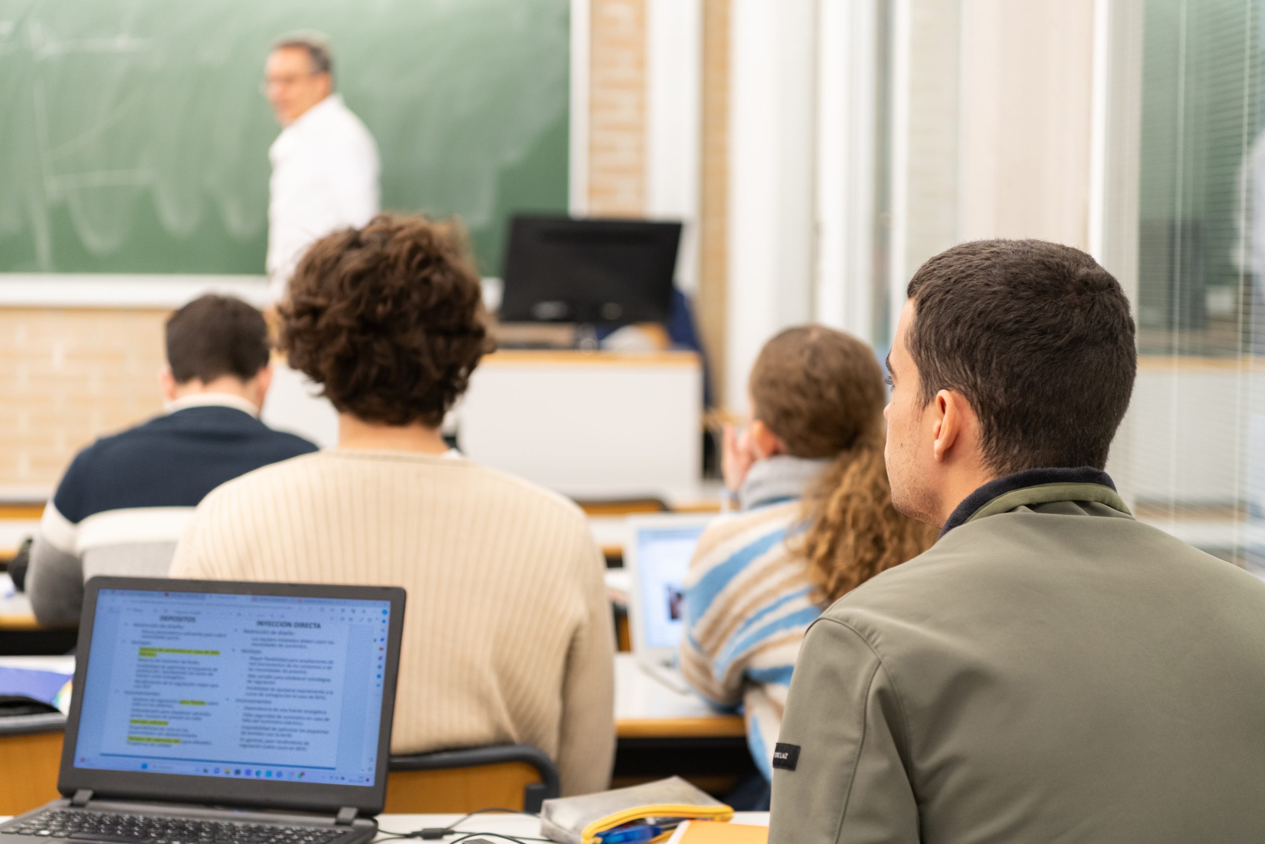 La UPV refuerza su normativa de honestidad académica para adaptarla a los nuevos desafíos tecnológicos y al uso de la inteligencia artificial