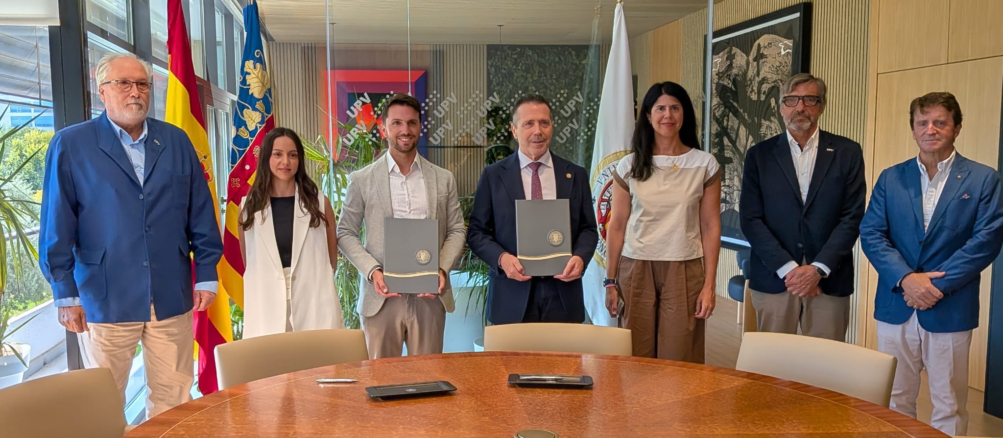El rector de la UPV destaca el valor del deporte en la formación integral del estudiantado durante la firma de la Cátedra FUTEDU