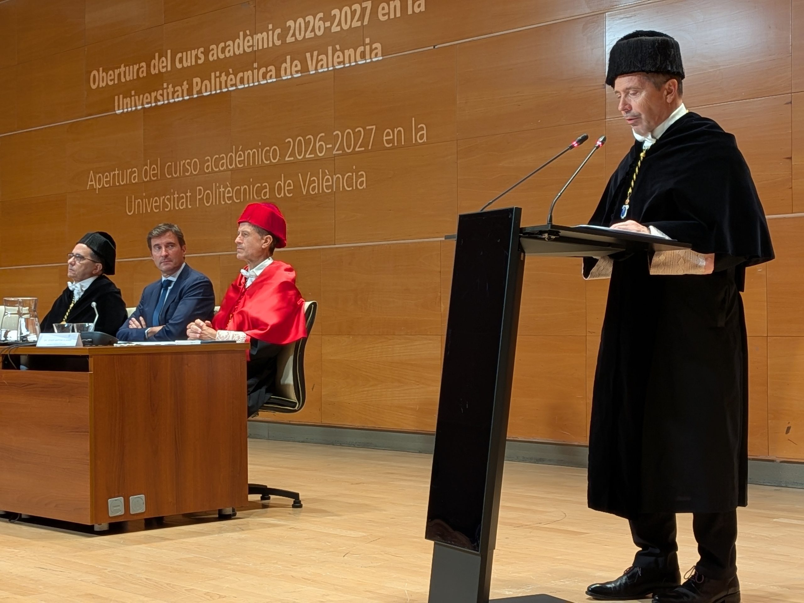 José Capilla: «El futuro no está escrito, se construye, y nuestra responsabilidad como universidad es contribuir a construirlo desde el conocimiento, la libertad y el pensamiento crítico»