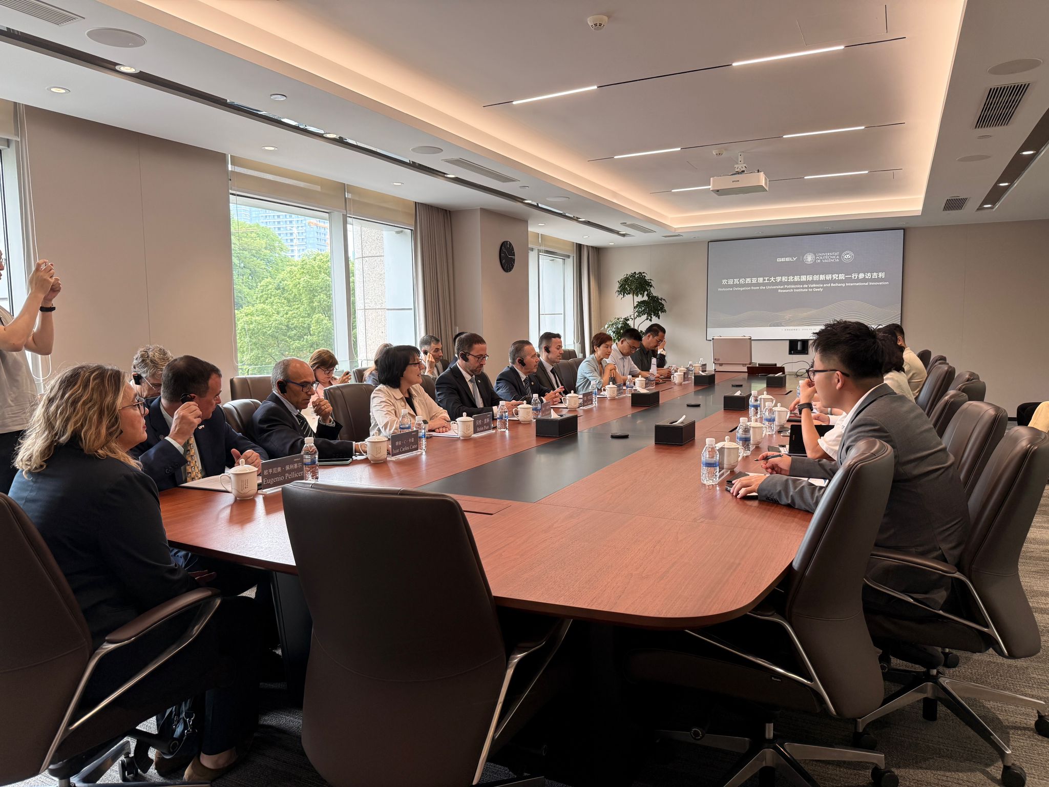 Visita a la compañía automovilística Geely (China) - crónica fotográfica