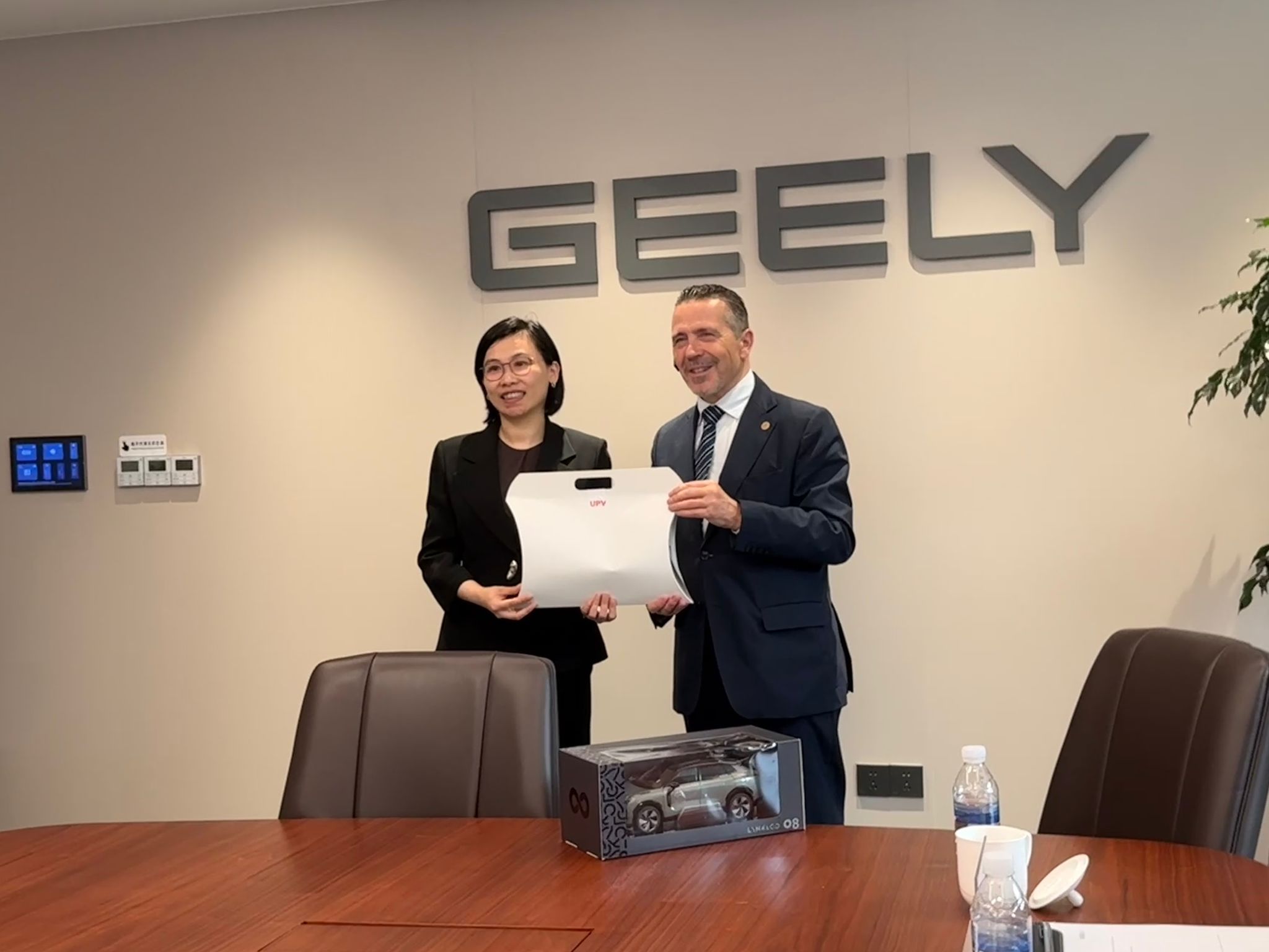 Visita a la compañía automovilística Geely (China) - crónica fotográfica