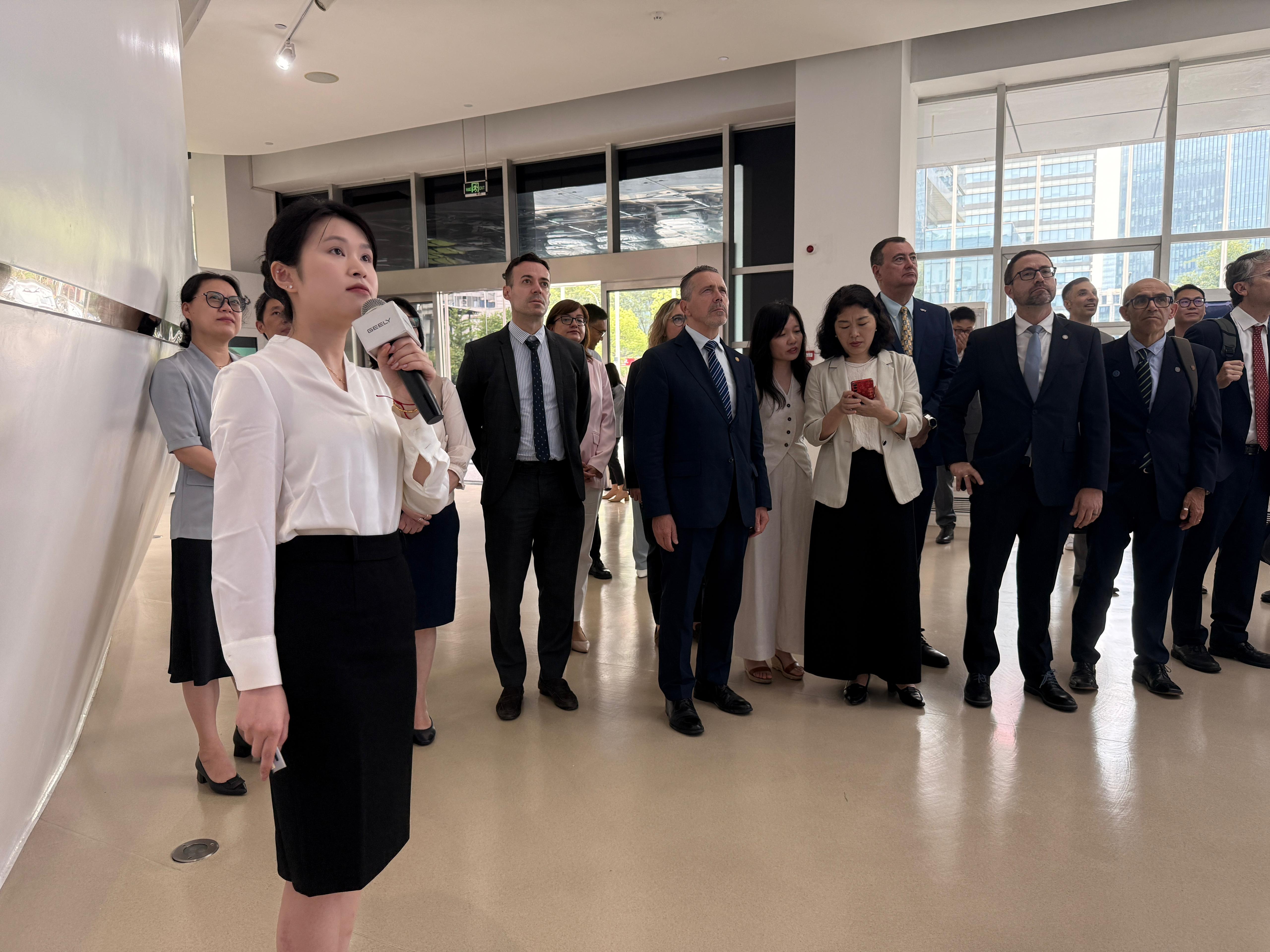 Visita a la compañía automovilística Geely (China) - crónica fotográfica
