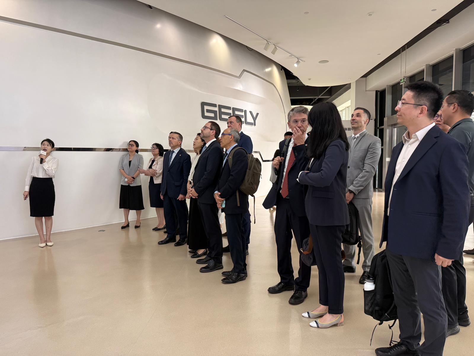 Visita a la compañía automovilística Geely (China) - crónica fotográfica