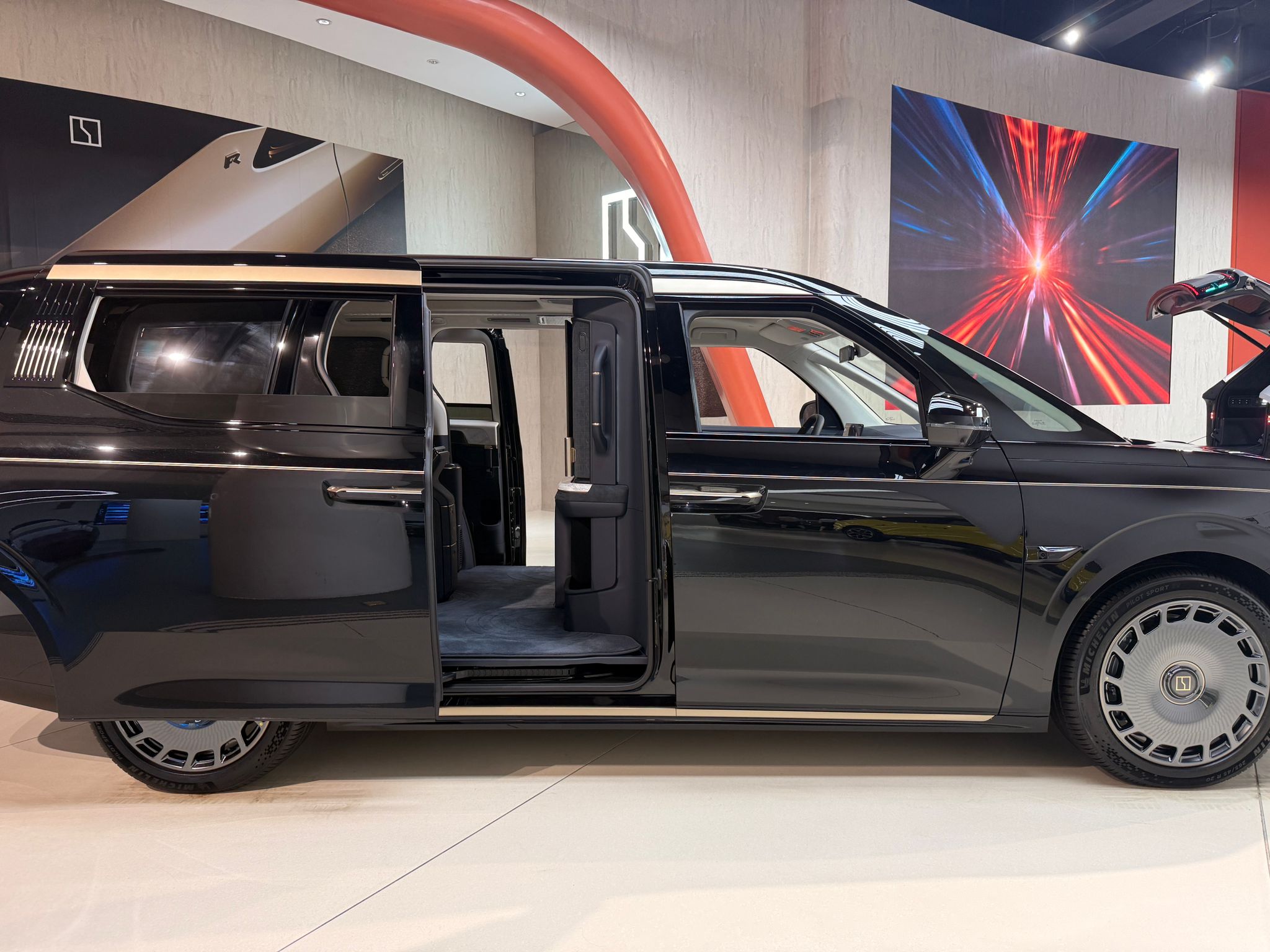 Visita a la compañía automovilística Geely (China) - crónica fotográfica